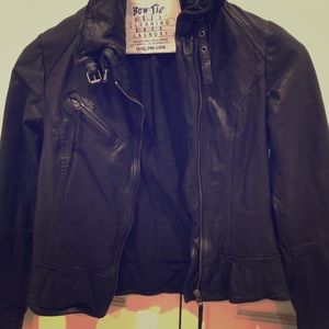 worn less than 5 times, runs small - fits like a 4